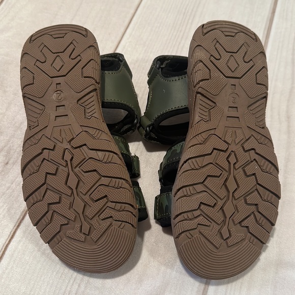 Khombu Boys Camouflage Print Velcro Sandals Size 2 - Picture 7 of 7